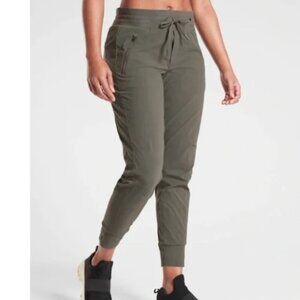 ATHLETA Trekkie North Jogger Green Size 2
